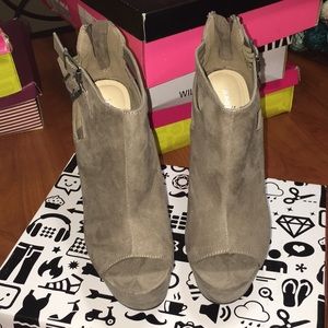 Taupe heels